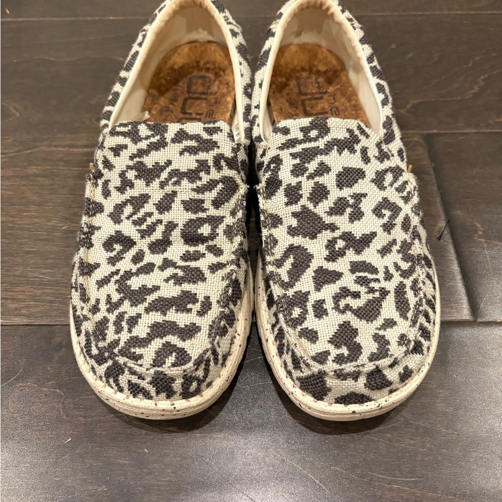 Women’s Leopard Print Slip-On Shoes